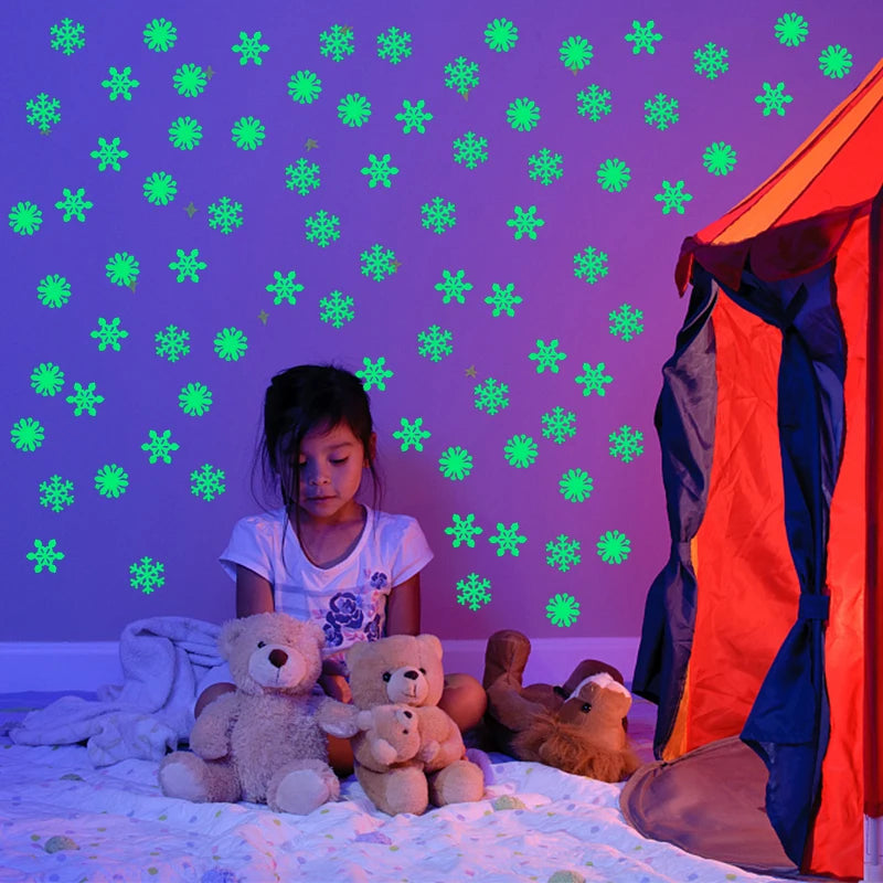 50pcs 3D Snowflake Luminous Wall Sticker Fluorescent Glow In The Dark Wall Decal For Homw Kids Room Bedroom Christmas Decor - Kool Products
